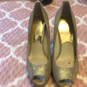 Michael Koors gold pumps